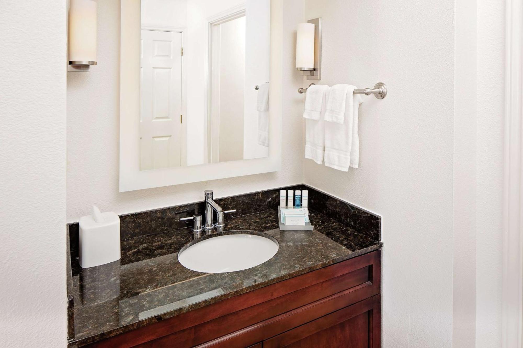 Homewood Suites By Hilton Dallas Market Center Exteriör bild